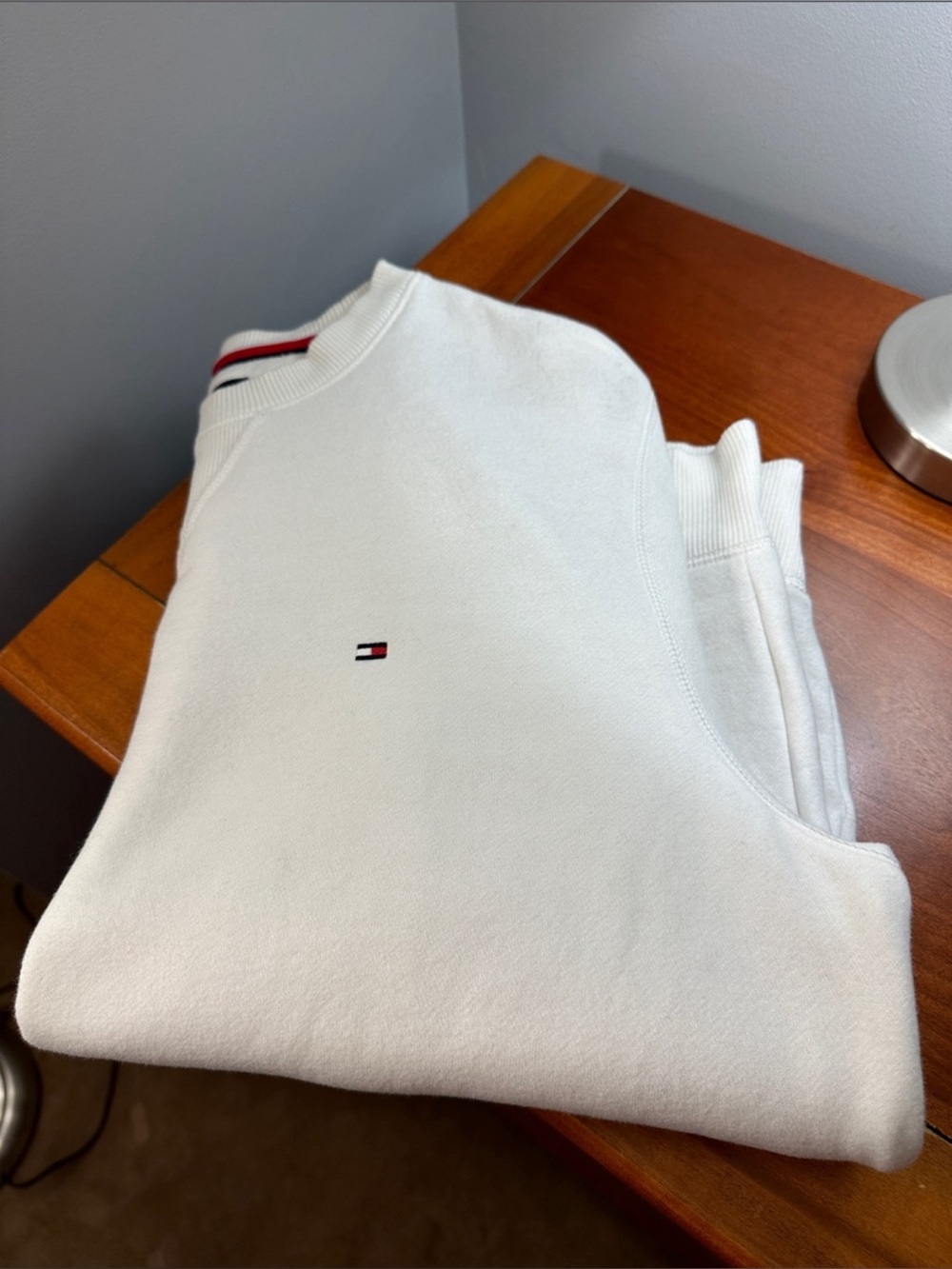 Tommy Hilfiger White Crewneck Sweatshirt with Signature Flag